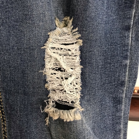 Distressed jeans - Picture 7 of 9